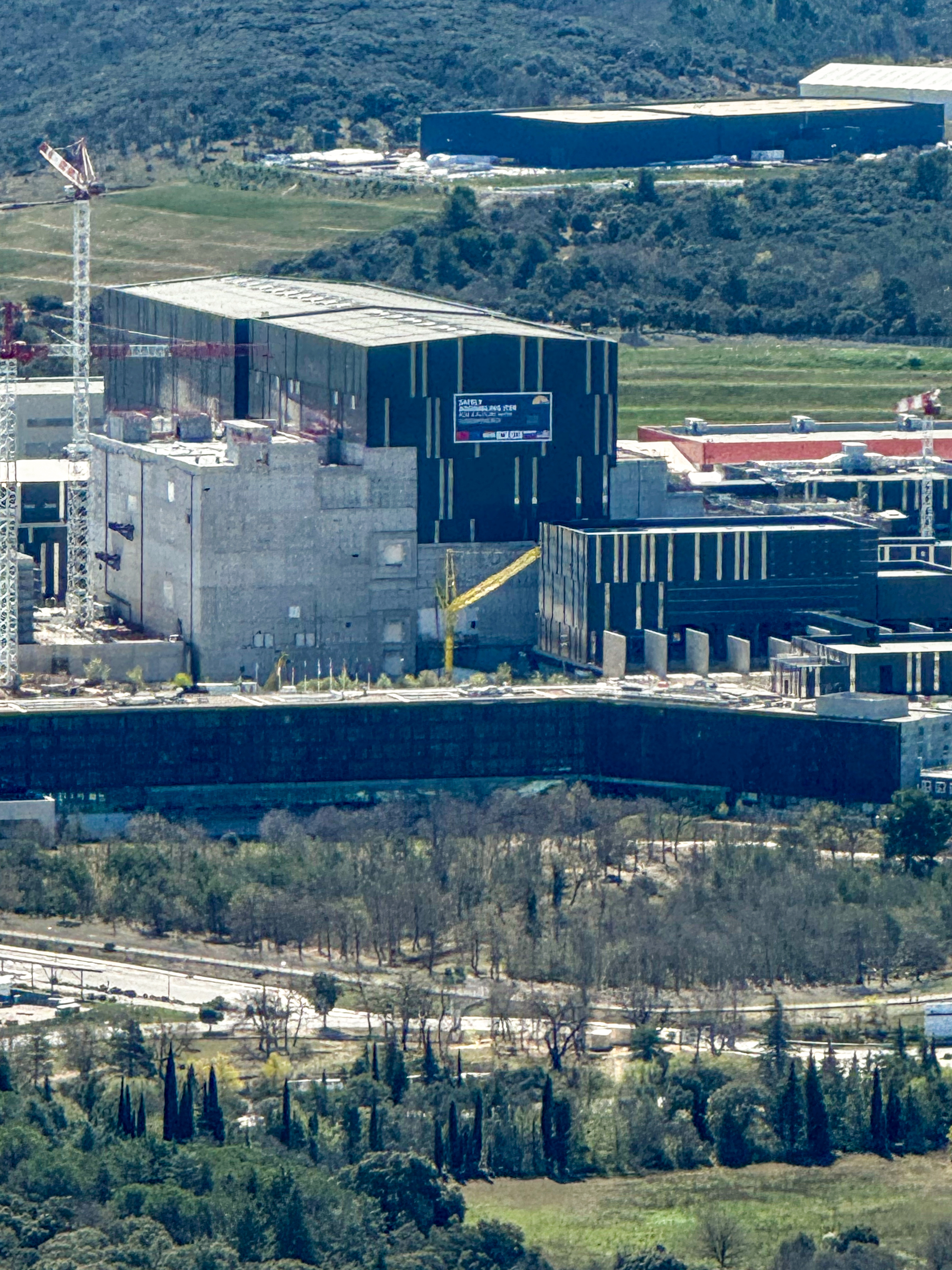Chantier de construction du réacteur expérimental pour la fusion thermonucléaire ITER